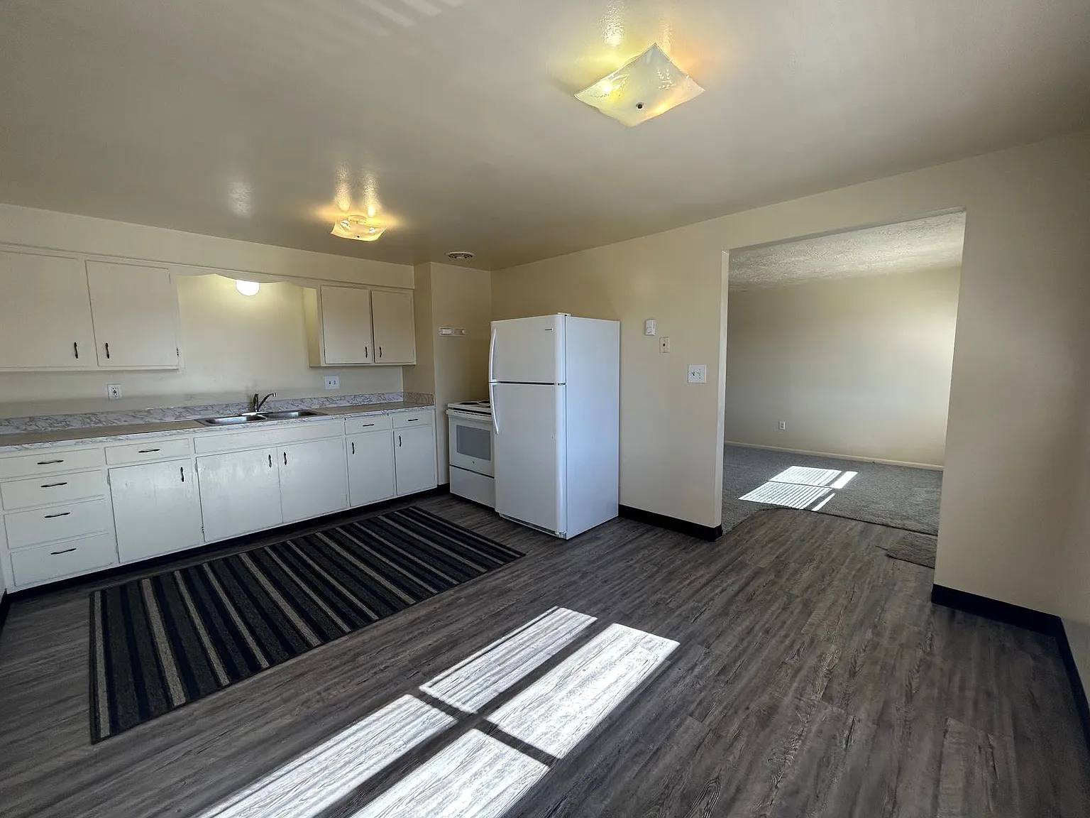 346 W Lovejoy — Photo 2