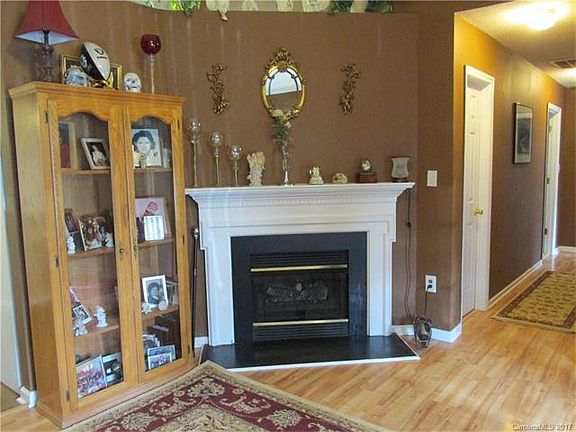 4th image of 7612 Crescent Day Ct