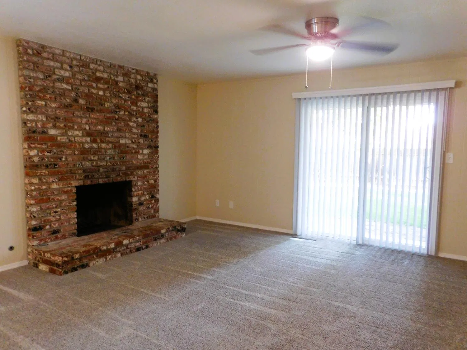4 bed, 1951 sqft, $2,395 — Photo 3