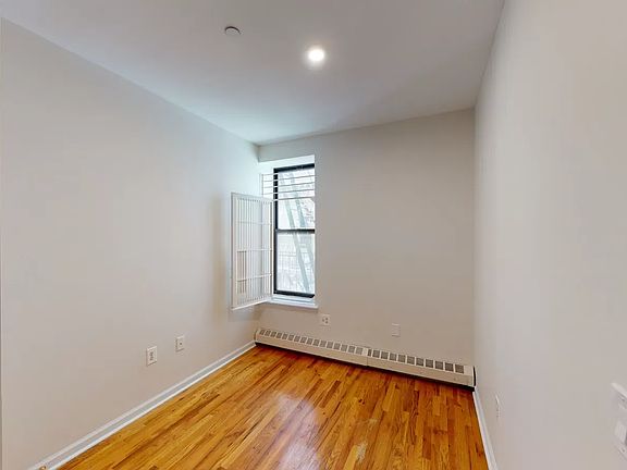 4th image of 133 W 140th St #40