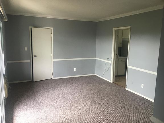 5th image of 7323 Willoughby Ave #14