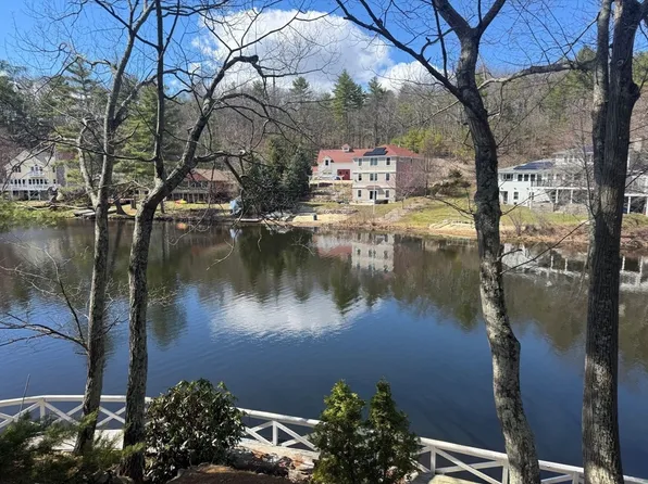 153 Off Pond St, Dunstable, MA 01827