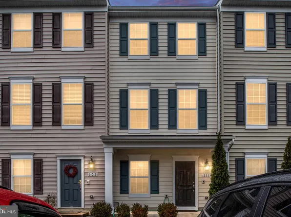 111 Tree Line Dr, Fredericksburg, VA 22405