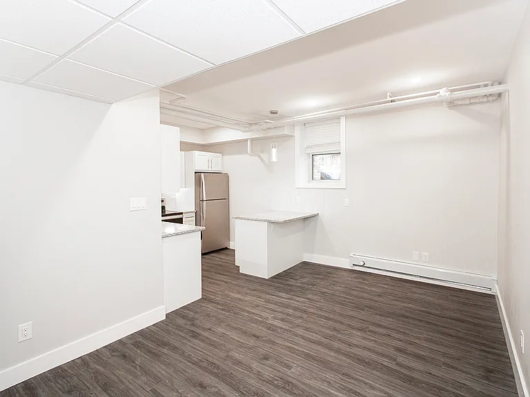 834 Grosvenor Ave #11 — Photo 8
