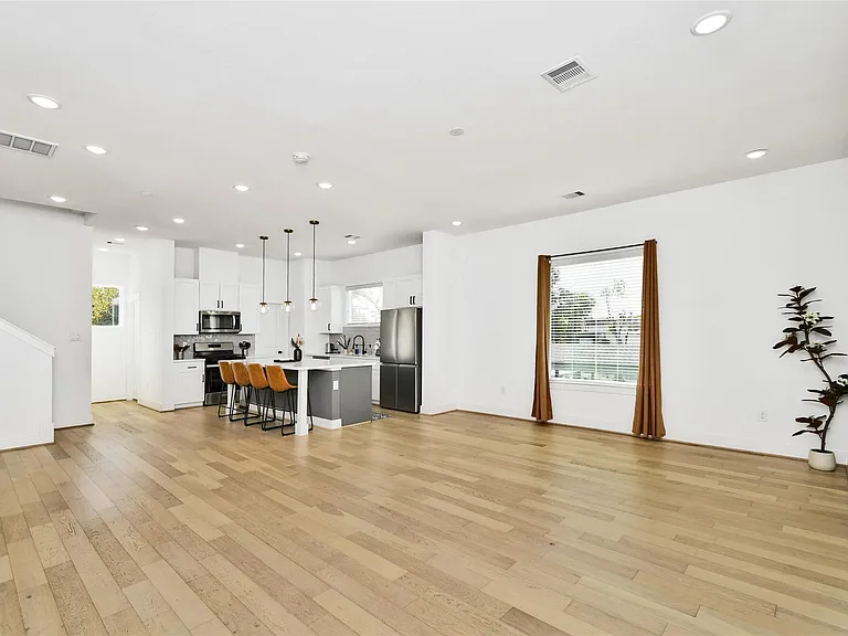 208 N York St #B — Photo 13