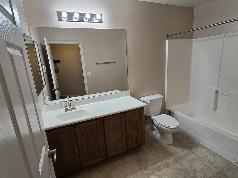 1051 S Maverick St — Photo 43