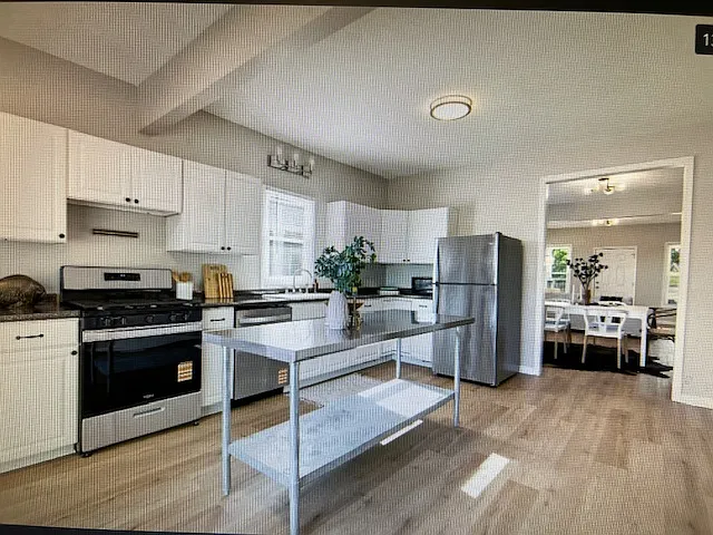 402 McIver St — Photo 13