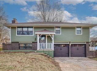 1909 SW Ensley Ln, Lees Summit, MO 64081