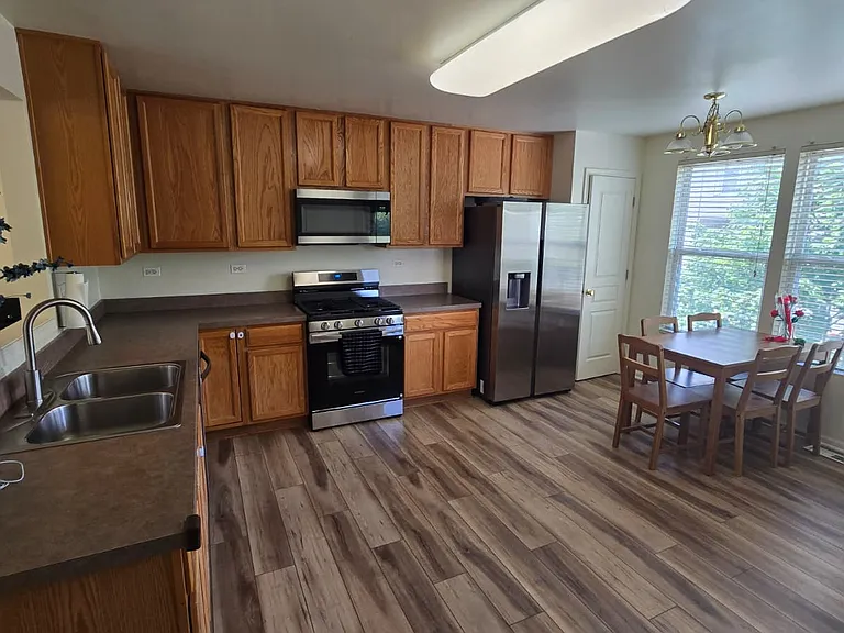 484 Belvedere Ln — Photo 10