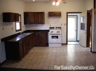 504 West St, Deweese, NE 68934