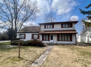 8079 N Meridian Rd, Merrill, MI 48637