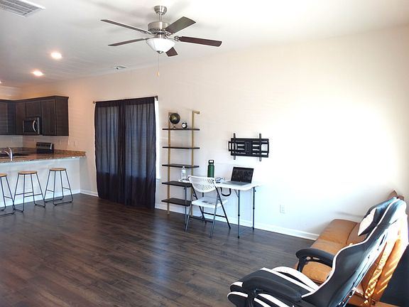 4th image of 4053 Cody Dr