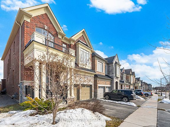 3rd image of 11 Lockton St