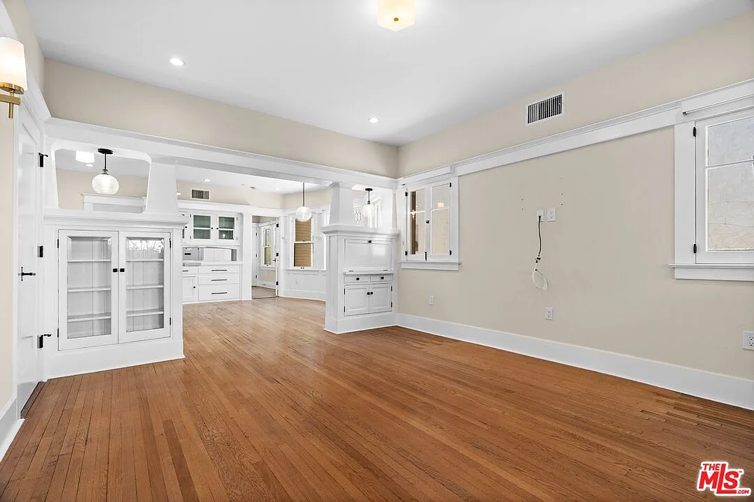 4 bed, 4.0 bath, 3688 sqft, $4,350 — Photo 4
