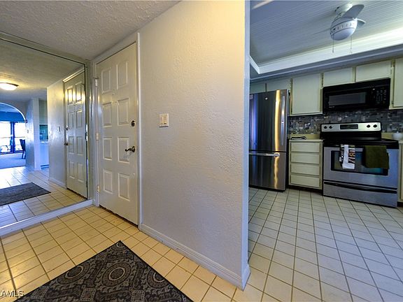 5th image of 3708 SE 12th Ave #104