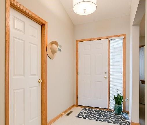 The foyer is spacious and bright!