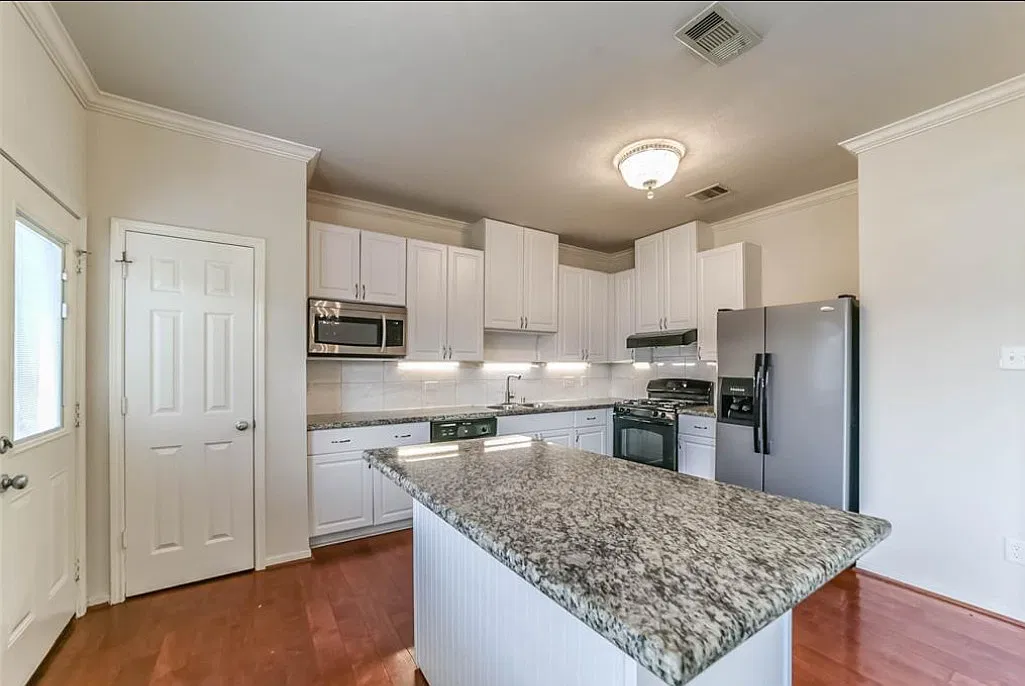 5 bed, 2316 sqft, $2,600 — Photo 4