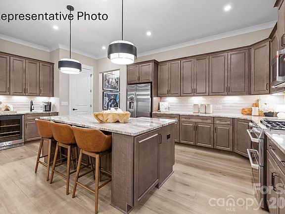 3rd image of 1468 Twin Leaf Rd
