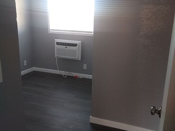 4th image of 421 E 16th St #407