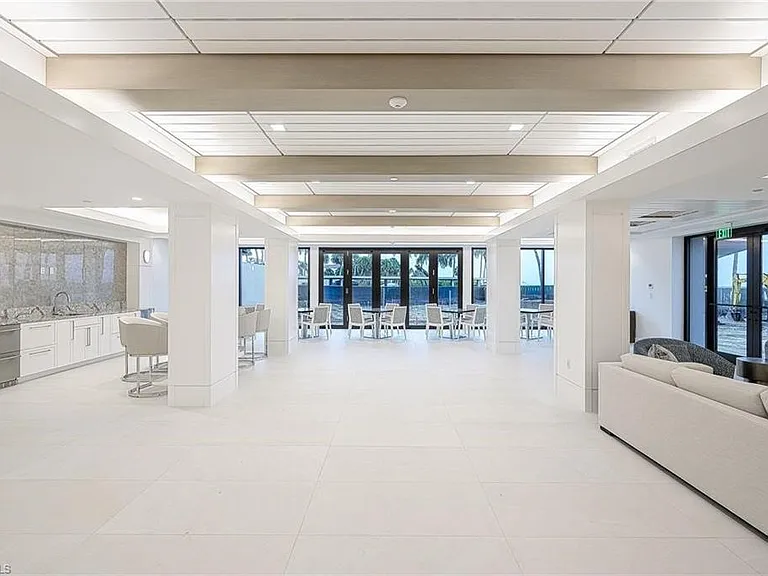 4001 Gulf Shore Blvd N #Penthouse 4 — Photo 16