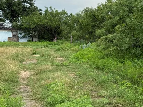 406 Barnett St, Eden, TX 76837