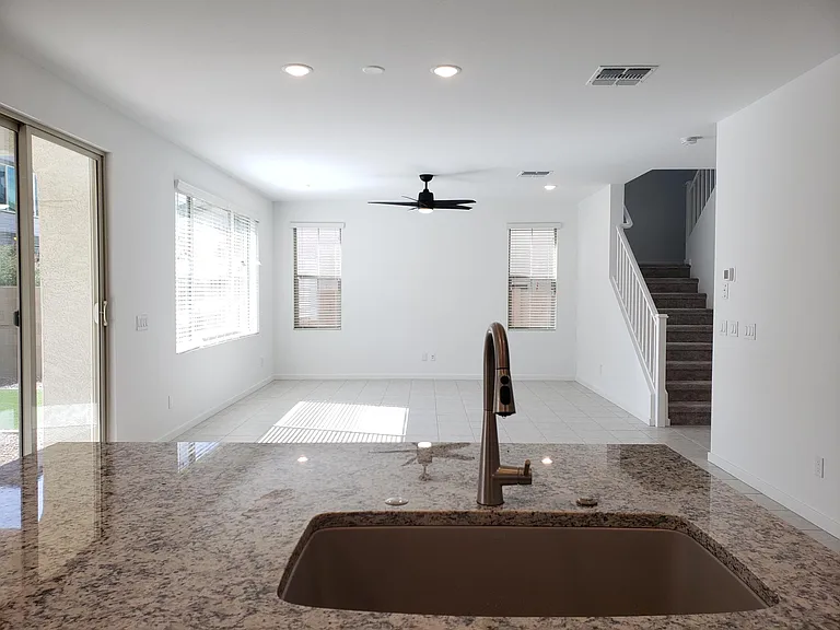 1315 W Crane Dr — Photo 7