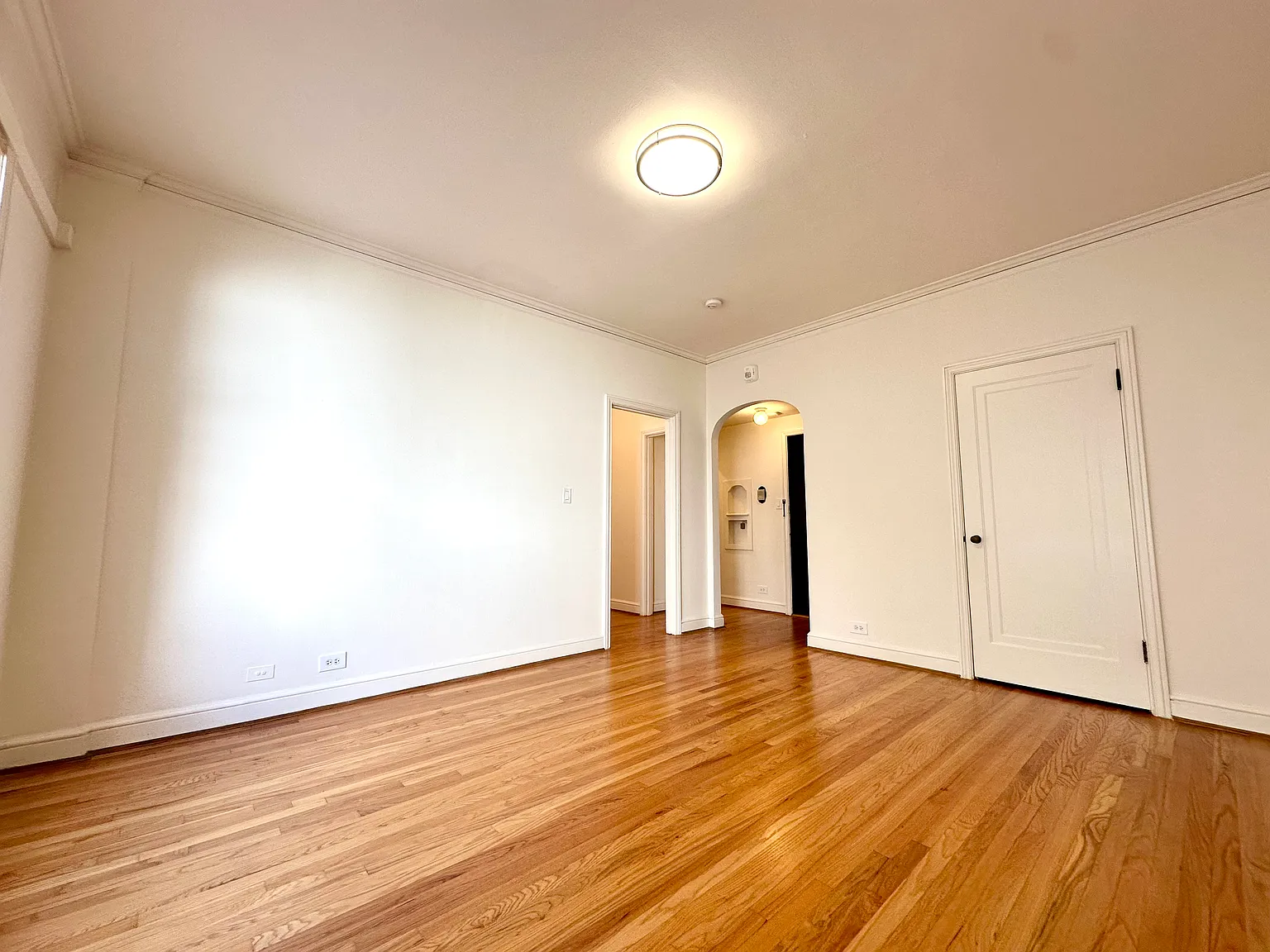 Studio, 512 sqft, $3,200 — Photo 2