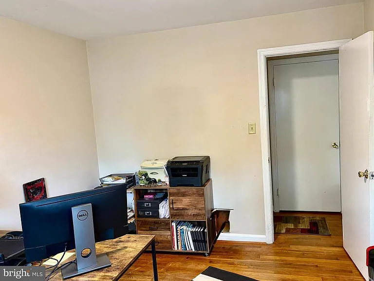 1316 Rowe St — Photo 16