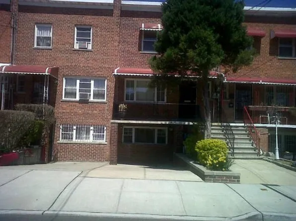 1061 E 218th St, Bronx, NY 10469