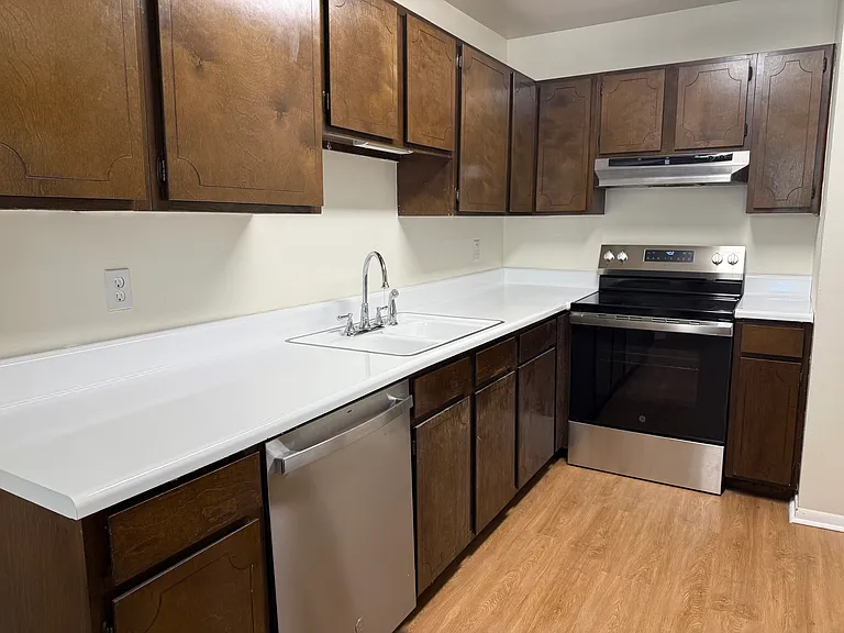 431 Alabama Ave — Photo 2