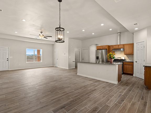 5th image of 35 Pedernal St