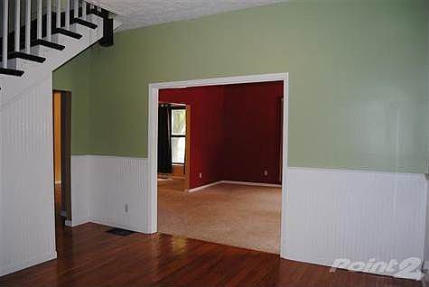 4th image of 327 Steele St