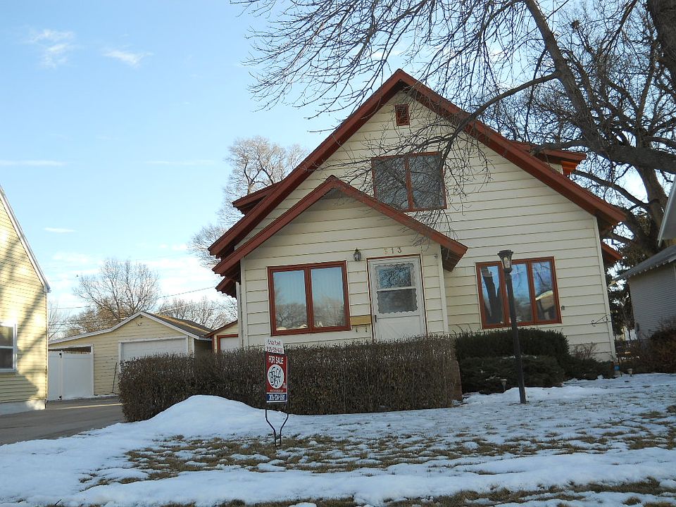 1st image of 613 E 9th St