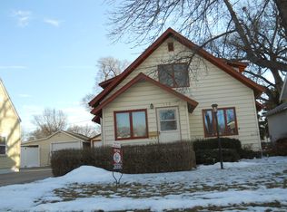 613 E 9th St, Cozad, NE 69130