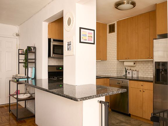 3rd image of 420 E 64th St APT E7k