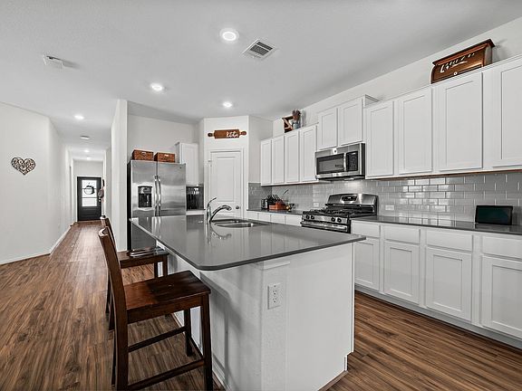 2nd image of 1232 Matt Ln