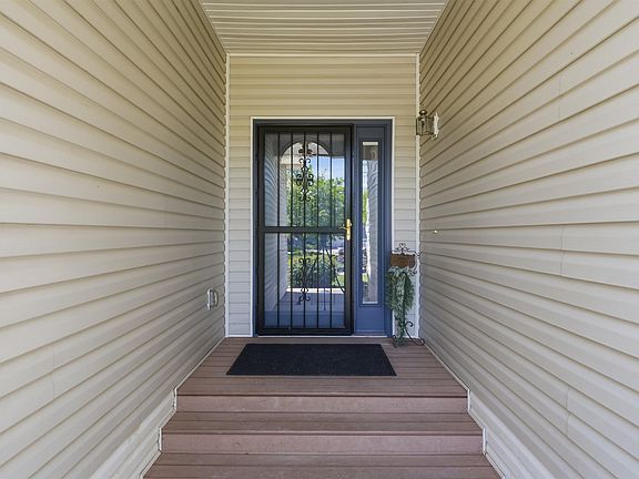 3rd image of 1285 Claremont Dr