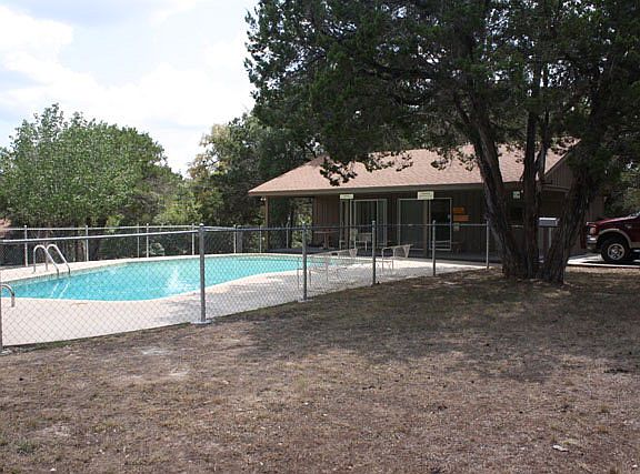 5th image of 1004 Cypress Creek Ln
