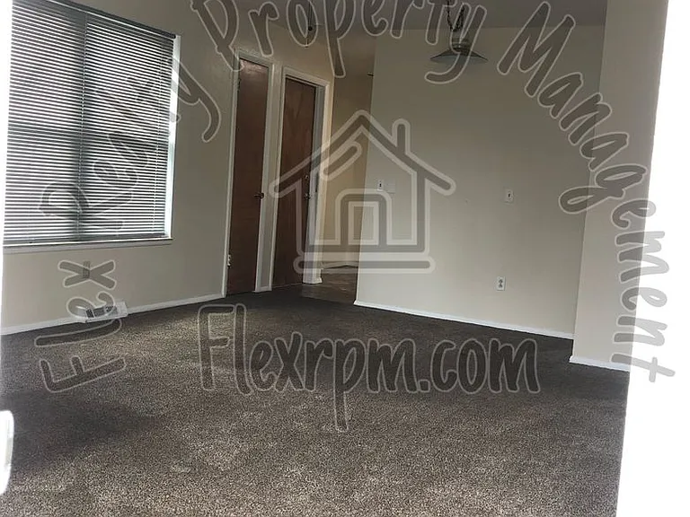 3915 Clareridge Dr — Photo 7