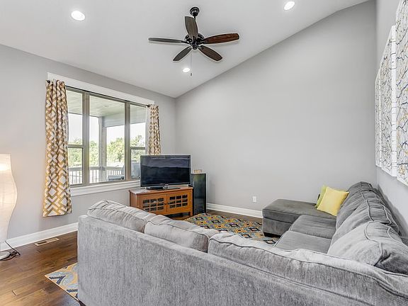 3rd image of 2905 E Fairchild Ct