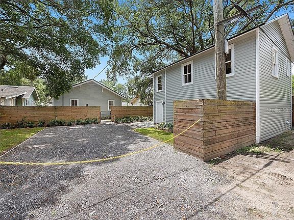 4th image of 224 1/2 W 19th St