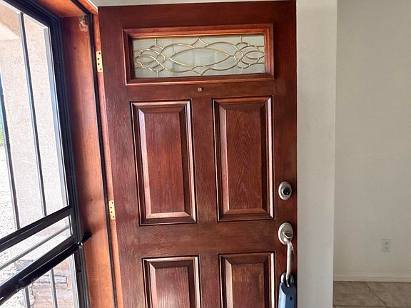 3rd image of 526 Grove Ln