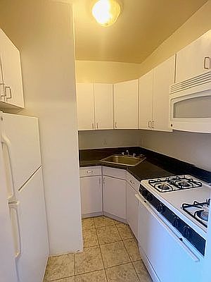 5th image of 150 E 19th St APT 2A