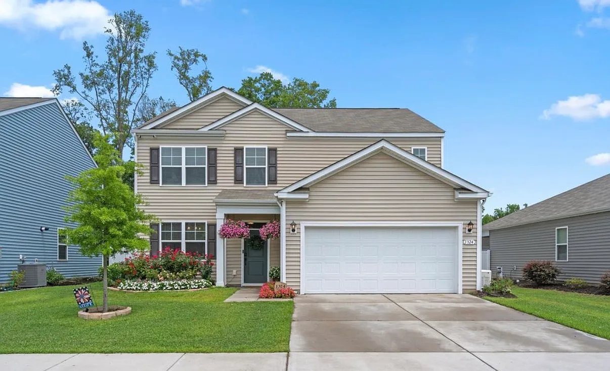 5 bed, 3.5 bath, 2721 sqft, $2,750 — Photo 1