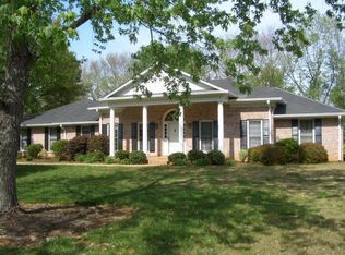 455 Saddle Lake Dr, Roswell, GA 30076