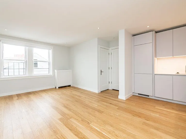 123-125 Highland Ave #20D — Photo 3