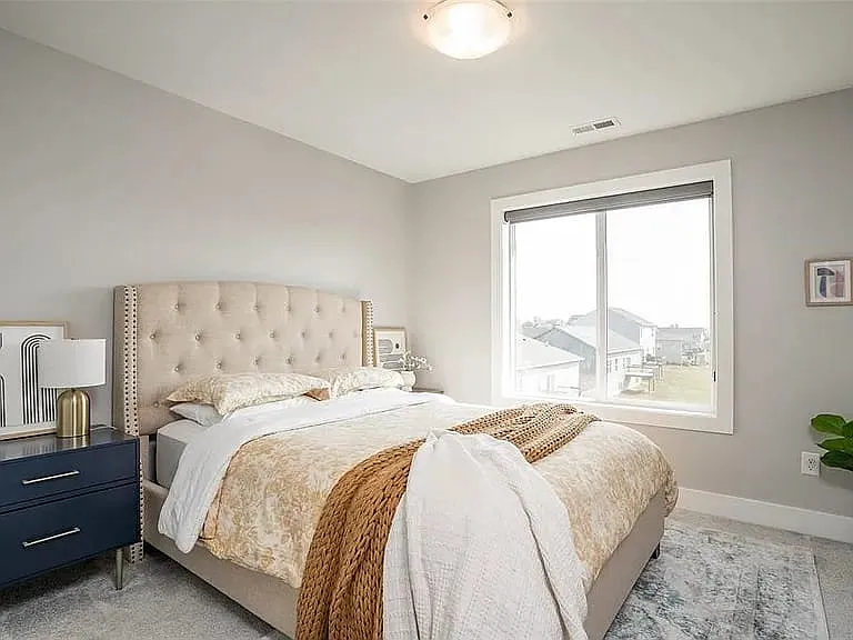 3217 Lakeview Dr SE — Photo 8