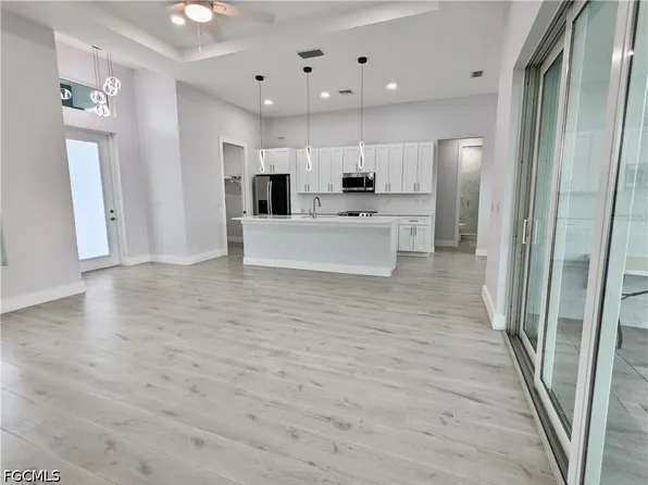 3027 SW 16th Place Cpe, Coral, FL 33914