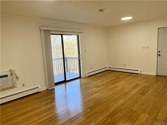 4th image of 368 Concord Ln