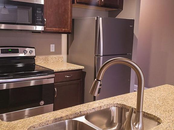 5th image of 350 Landrum Pl